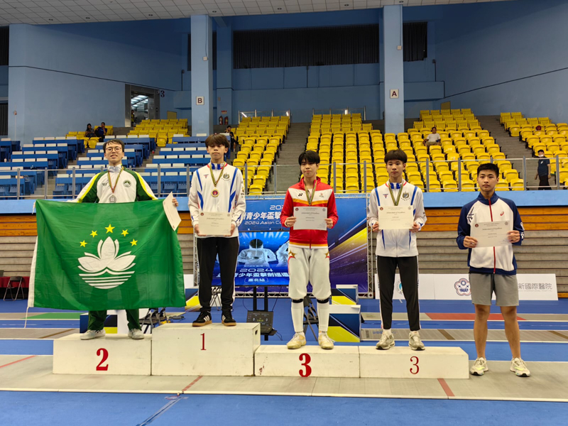 SSP_SportsBites_Fencing-002.jpg